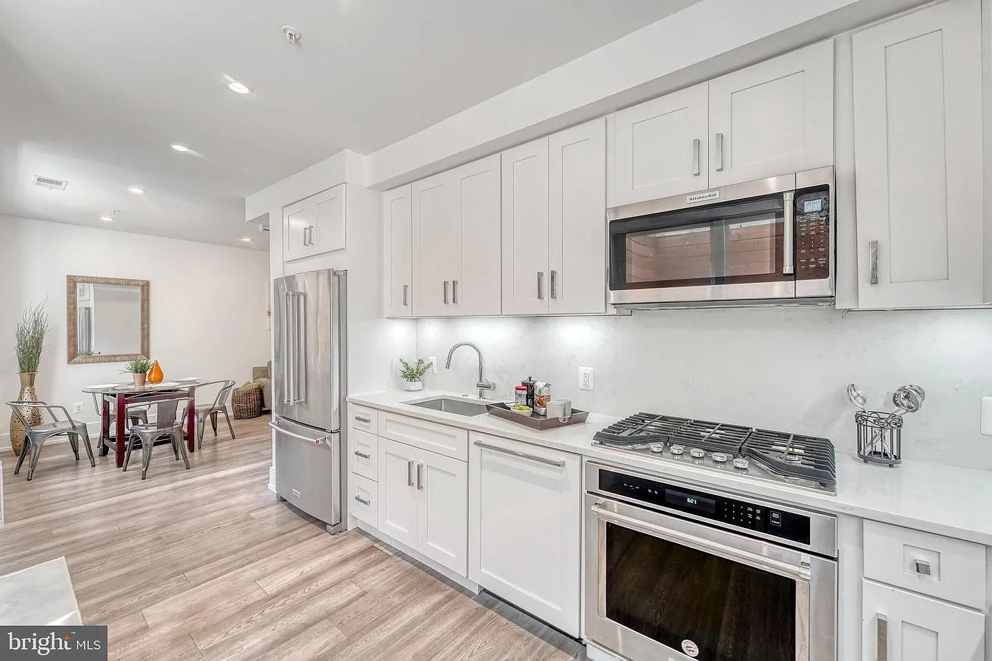2 bed, 853 sqft, $3,200 — Photo 1