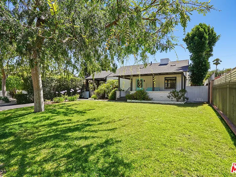 4940 Placidia Ave — Photo 5