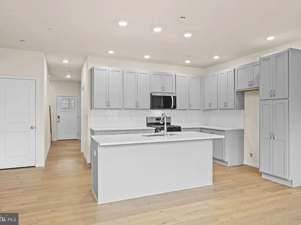 40 N 8th St Homesite B20, Perkasie, PA 18944