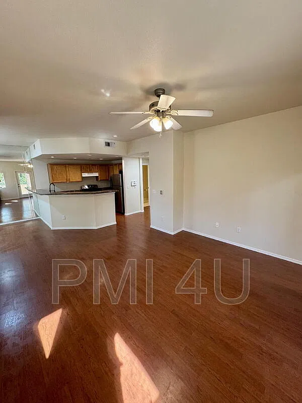 1 bed, 1.0 bath, 827 sqft, $1,200 — Photo 3