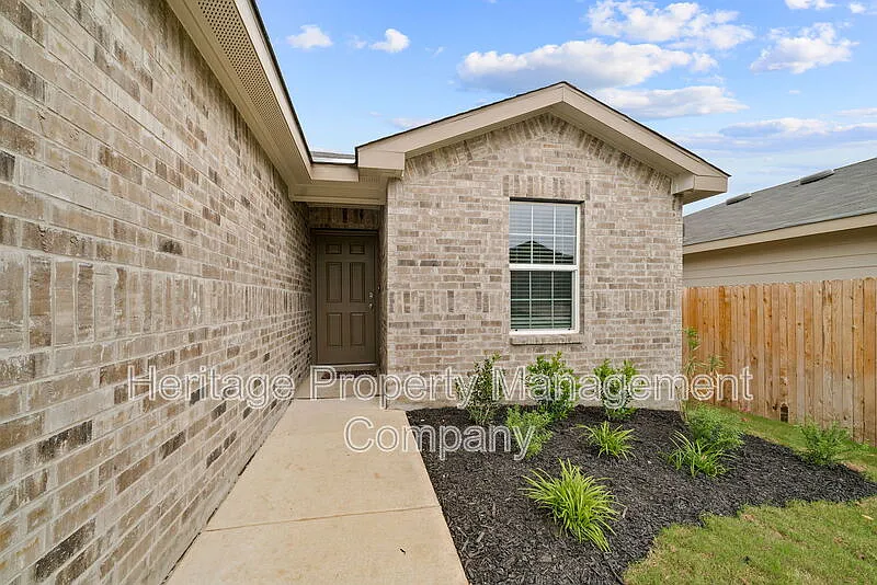 4 bed, 2.0 bath, 1650 sqft, $1,750 — Photo 2