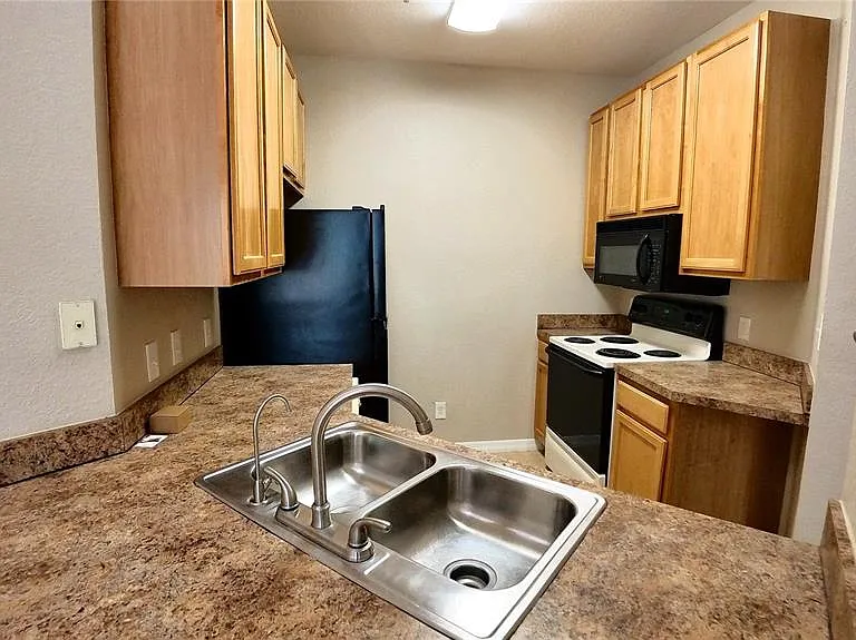 10017 Courtney Palms Blvd #304 — Photo 4