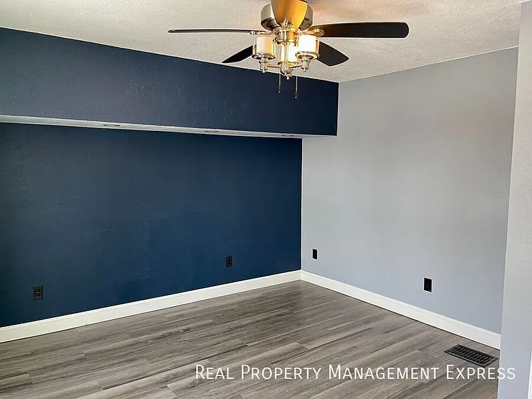 115 S Grange Ave — Photo 8