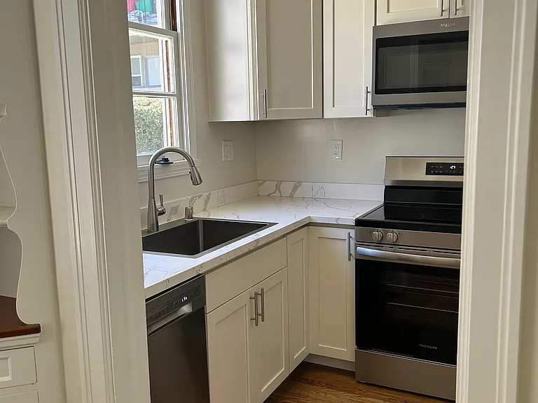 285 Wayne Ave — Photo 6