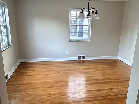 3rd image of 5105 Staunton Ave SE