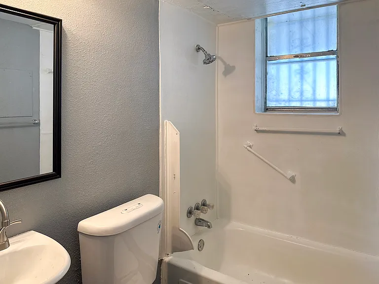 709 W Richmond Ave #2 — Photo 6