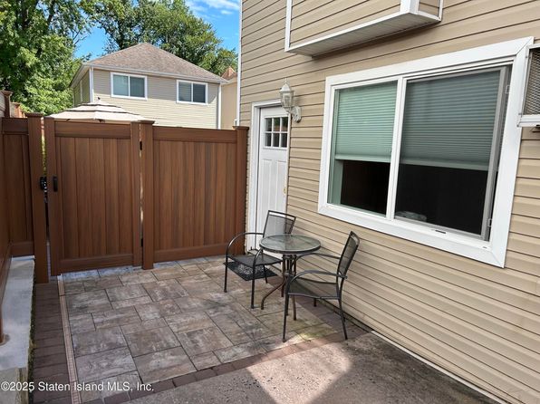 218 Edgegrove Ave