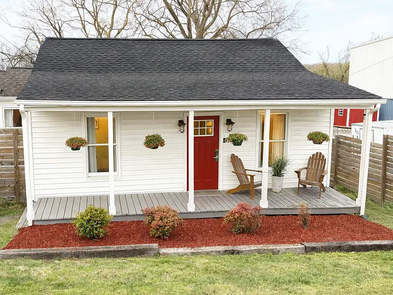 333 E Trinity Ln — Photo 17