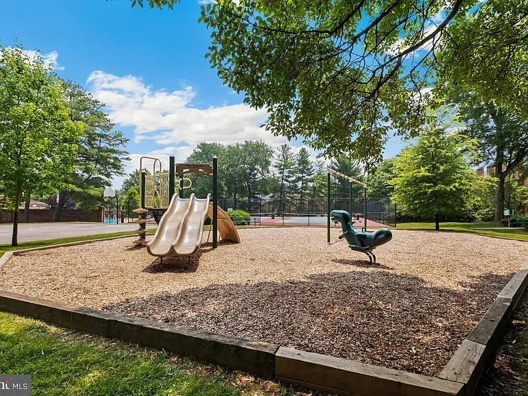 11426 Dorchester Ln — Photo 35