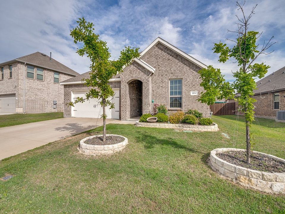 1st image of 204 Whitetail Way