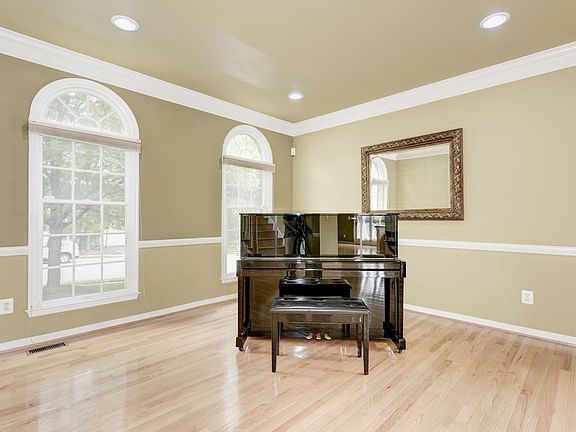 5th image of 13328 Horsepen Woods Ln