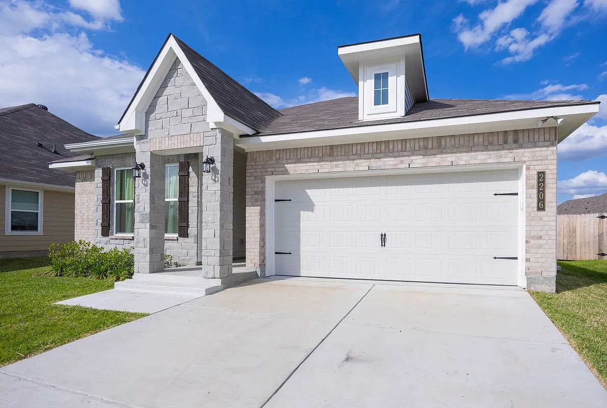 Building Photo - 2206 Hall Of Fame Ct