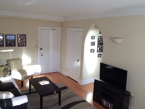 2nd image of 411 W Fullerton Pkwy #4110502W