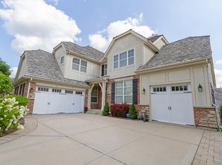 1055 Moray Dr, Inverness, IL 60010