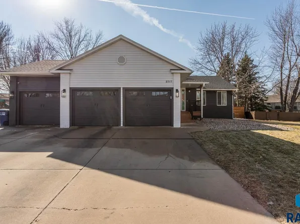 3717 S Jesse James Ct, Sioux Falls, SD 57103