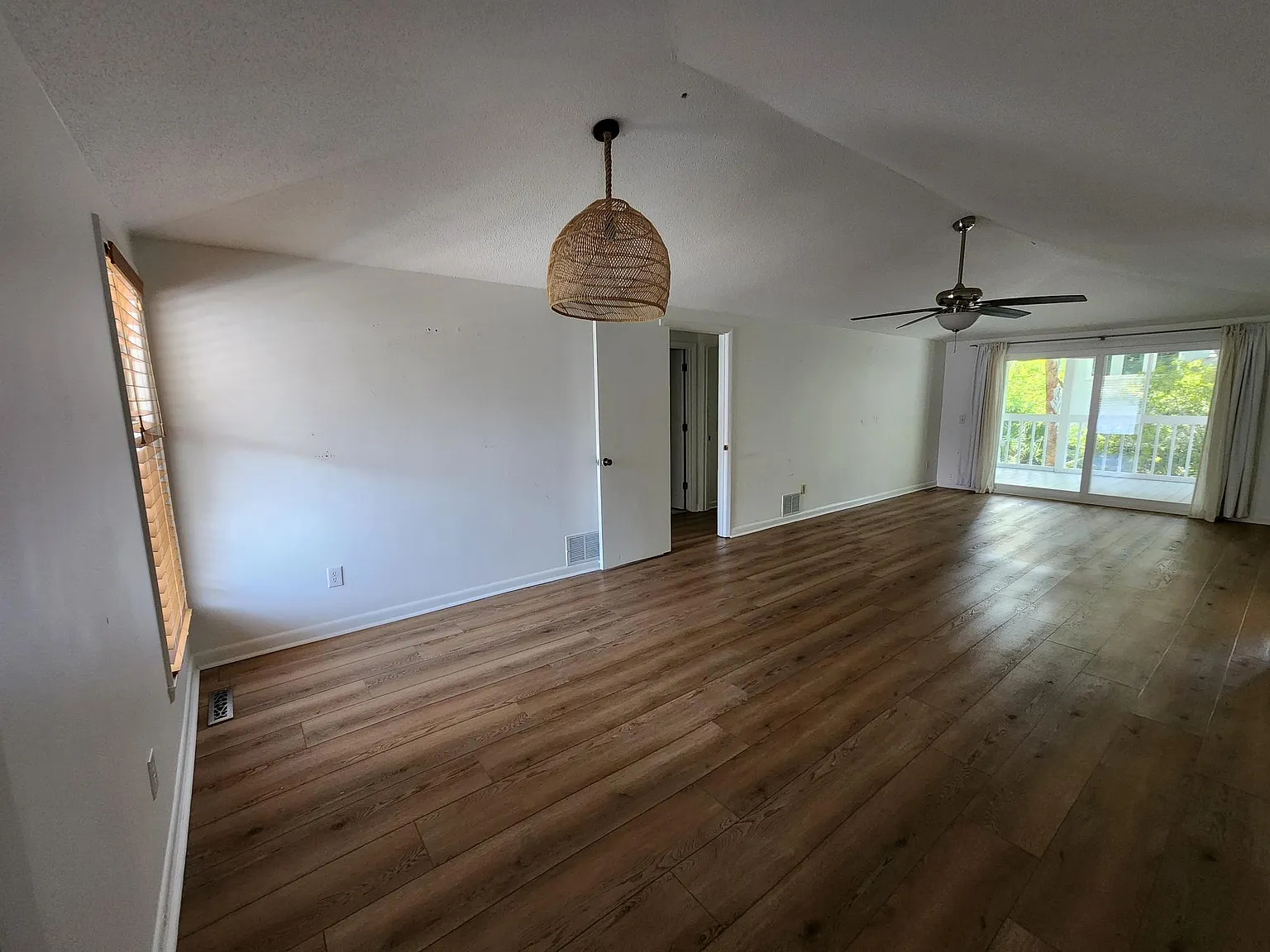3 bed, 1300 sqft, $4,500 — Photo 3