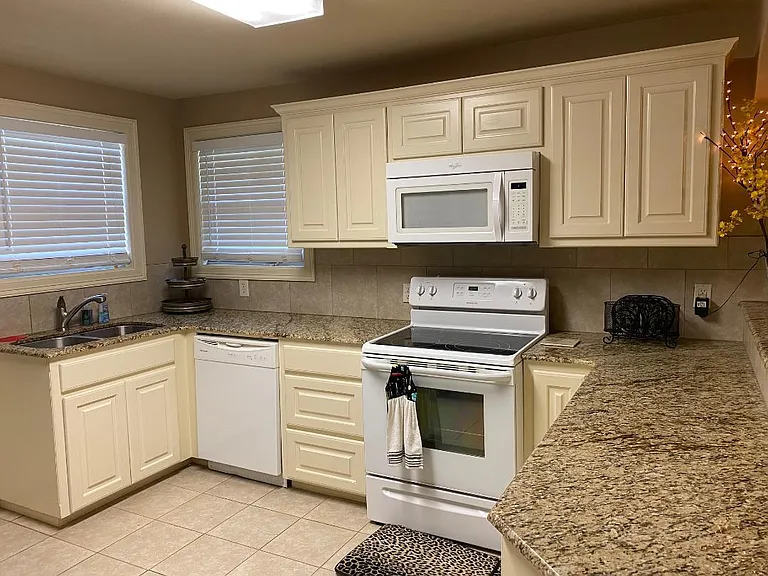 504 Higginbotham Rd — Photo 18