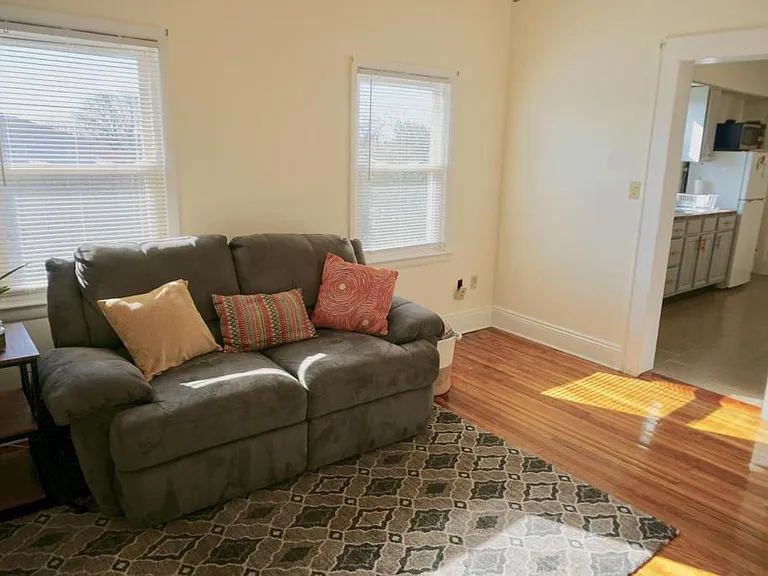 609 Adams St — Photo 7