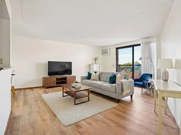 2601 Kenzie Ter APT 402, Saint Anthony, MN 55418