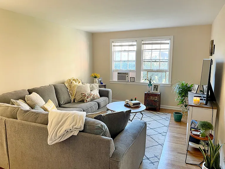 2861 Thornhill Rd — Photo 4