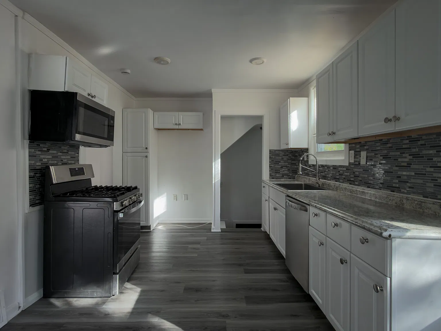 3 bed, 1052 sqft, $1,200 — Photo 3