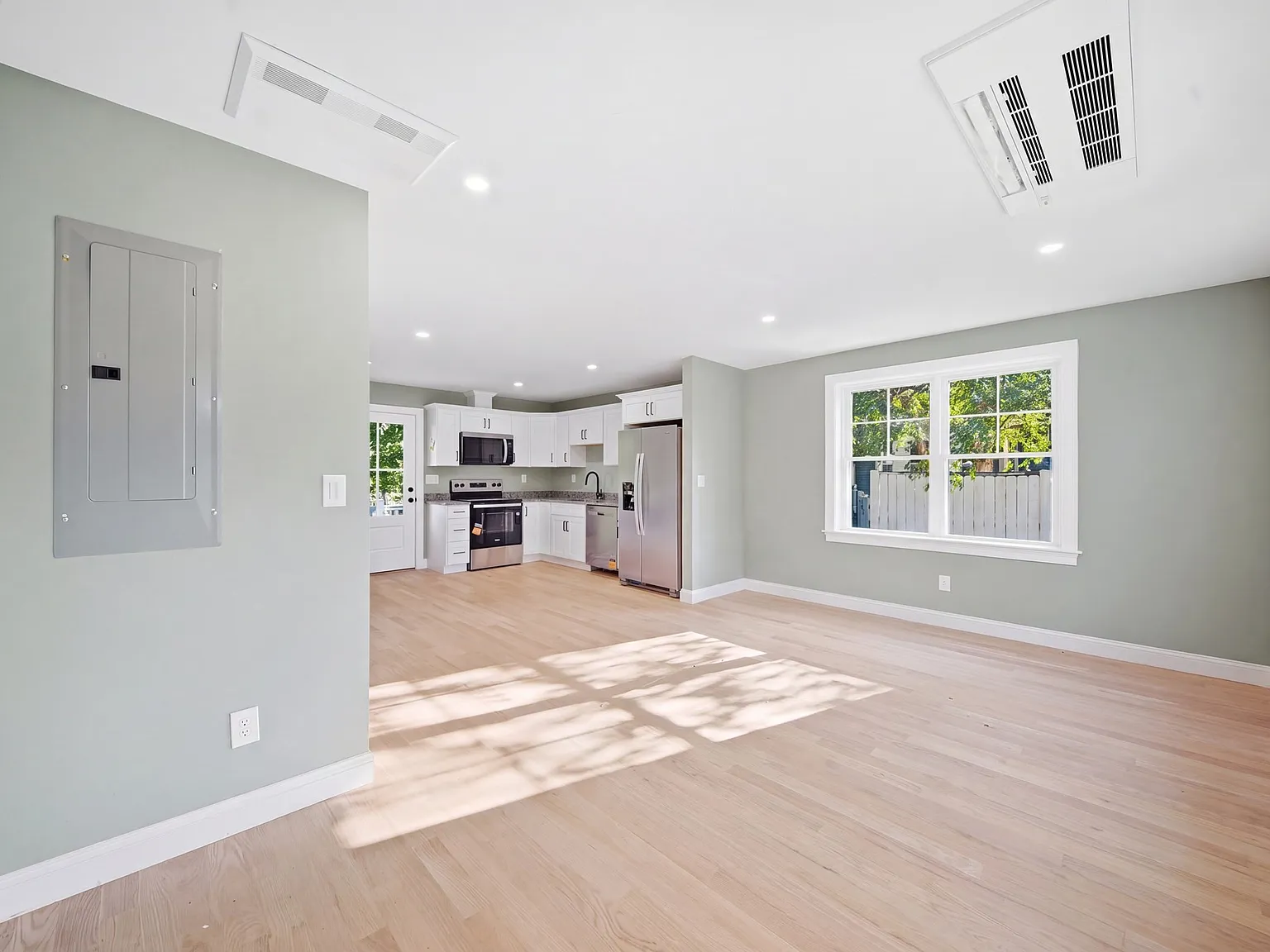 2 bed, 1.0 bath, 900 sqft, $3,000 — Photo 3