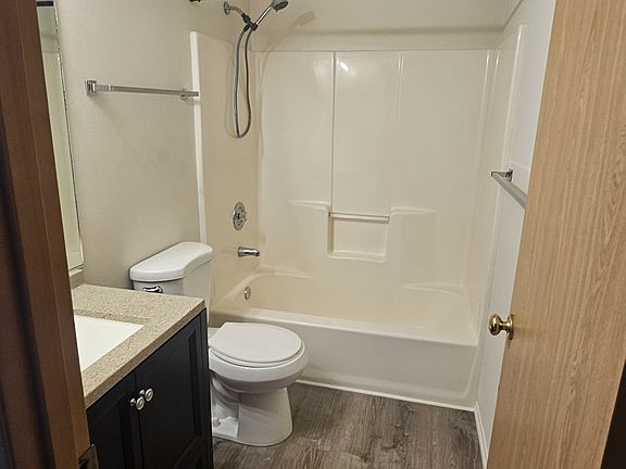 5th image of 485 SW Bayshore Dr APT D201