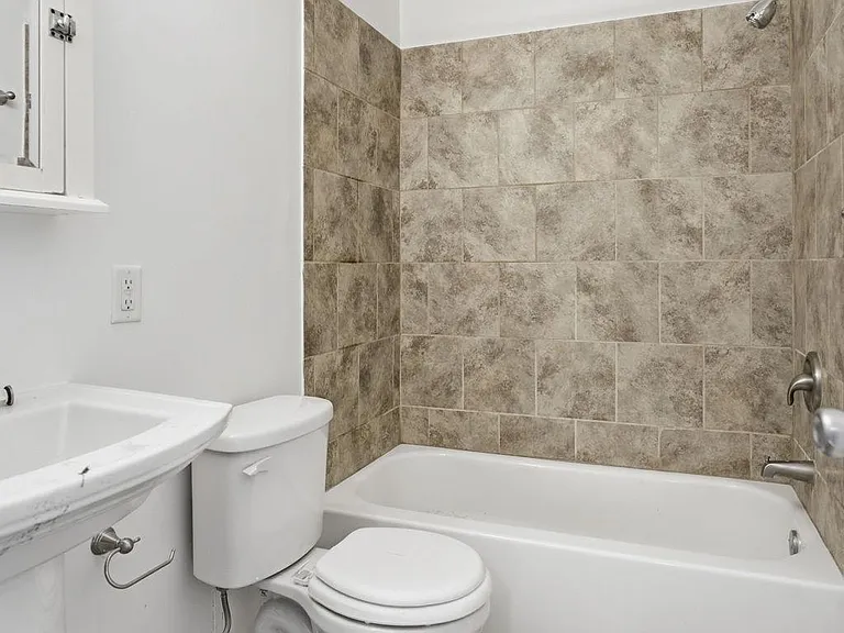 2740 Pleasant Ave #204 — Photo 12