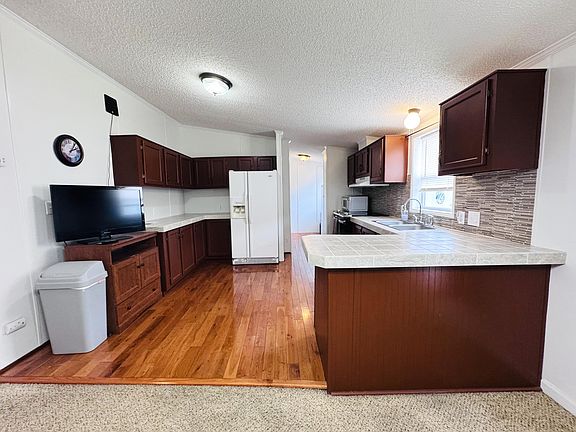 3rd image of 22 N Wildflower