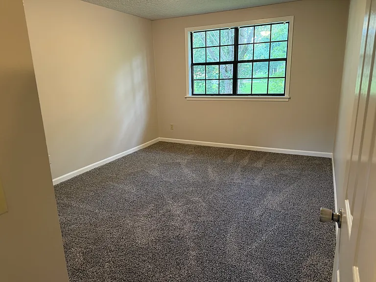 100 Sherry Ln #6 — Photo 7