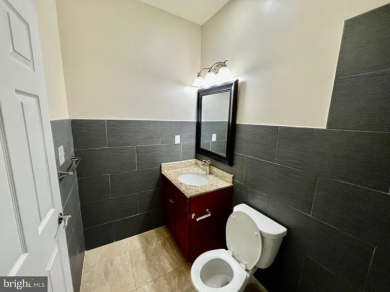 1329 Parish Ave — Photo 6