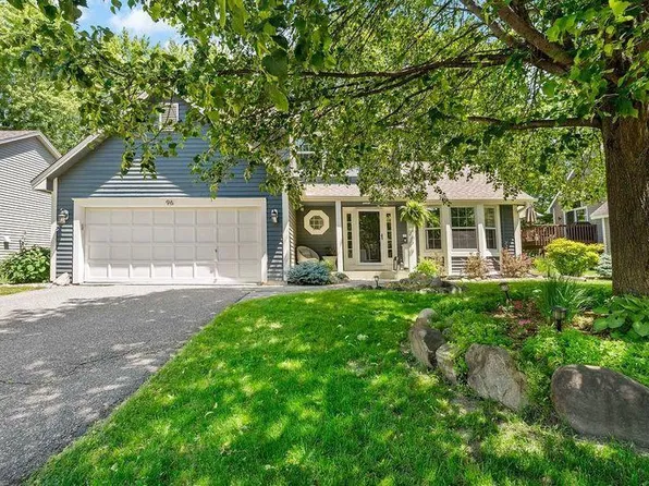 96 Castle Ridge Ct, Chanhassen, MN 55317