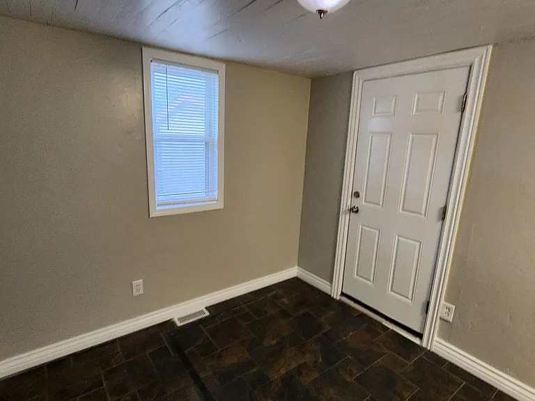225 E Edwards St — Photo 22