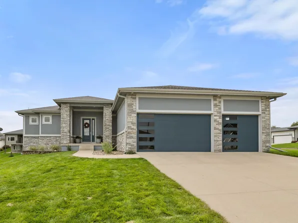 16238 Walnut Meadows Ct, Urbandale, IA 50323