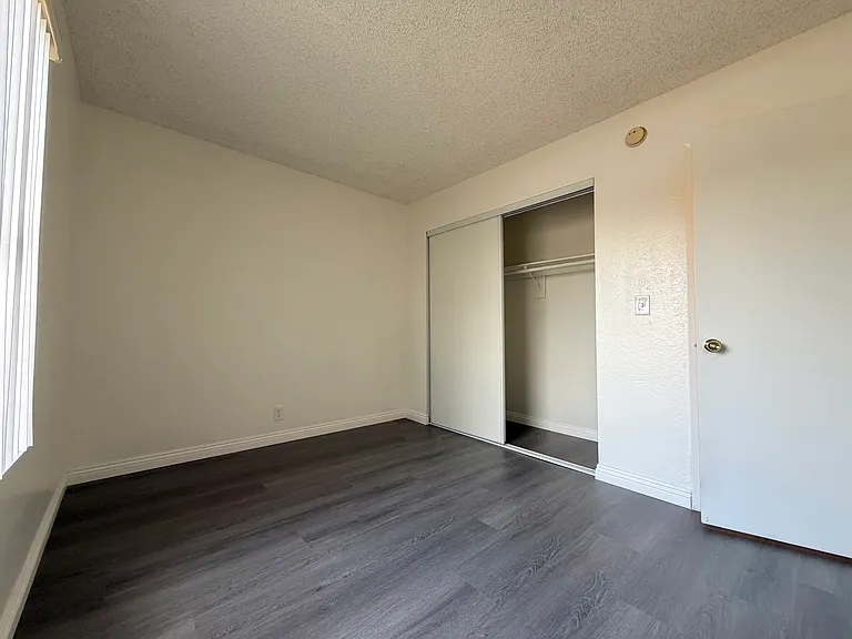 6401 Lincoln Ave — Photo 8
