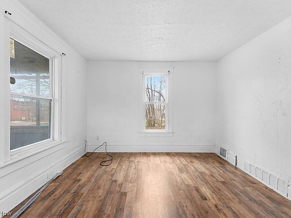 4th image of 185 Stanton Ave