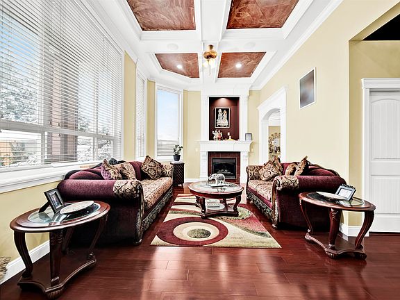 3rd image of 14049 Grosvenor Rd