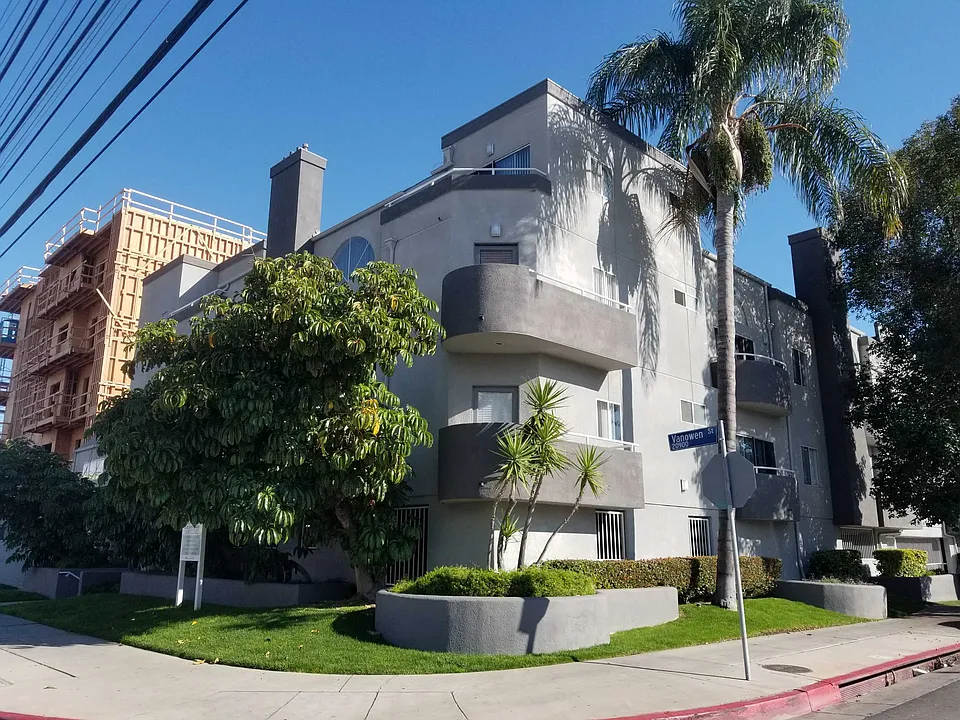 Vanowen St