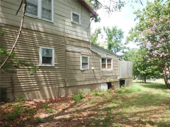 5th image of 8715 NE 52nd St