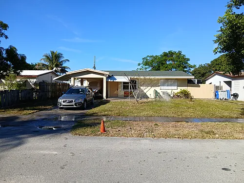 201 NE 26th St Photo 1