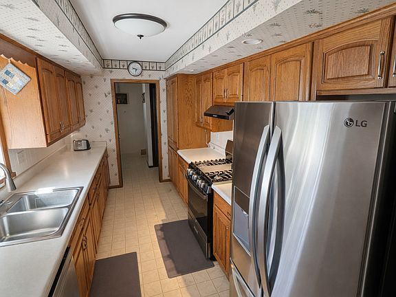 5th image of 4 James Ct
