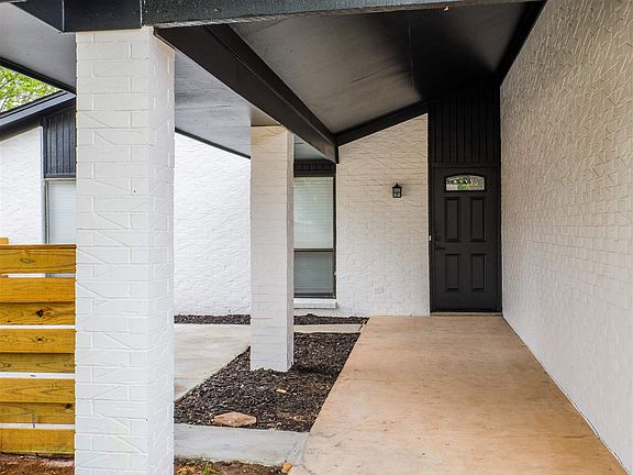 4th image of 2306 NW Robinhood Dr