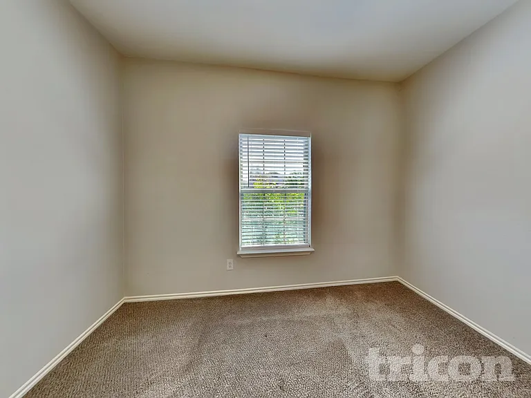 1525 Trent Dr — Photo 13