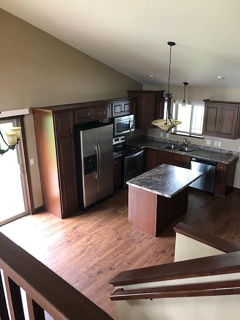 3 bed, 1600 sqft, $1,650 — Photo 3