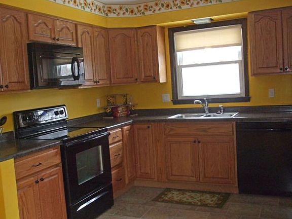 3rd image of 30 Sussex Ct W