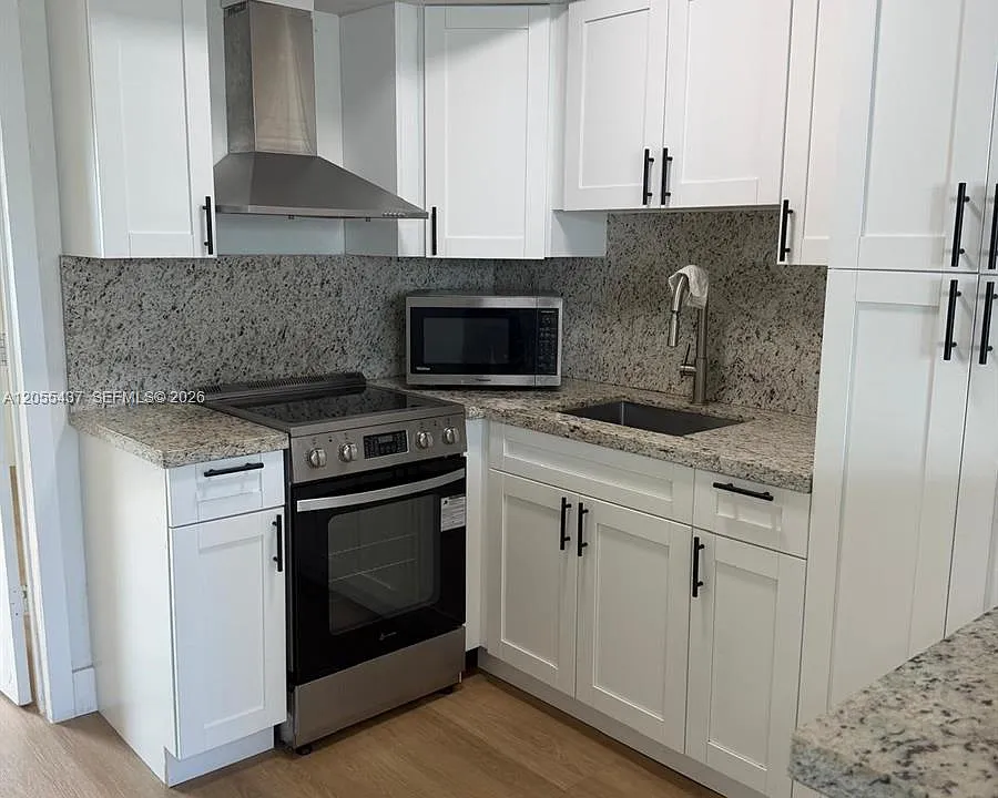101 SE 4th Ave #6