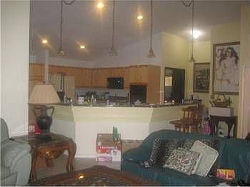 3rd image of 14719 Temple Blvd