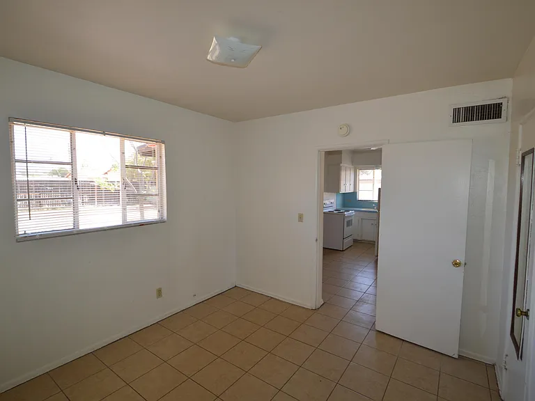 1150 N Santa Rosa Ave — Photo 6