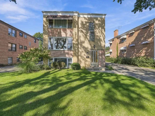 7344 W Crain St, Niles, IL 60714