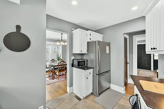3 bed, 1.5 bath, 1743 sqft, $3,300 — Photo 3